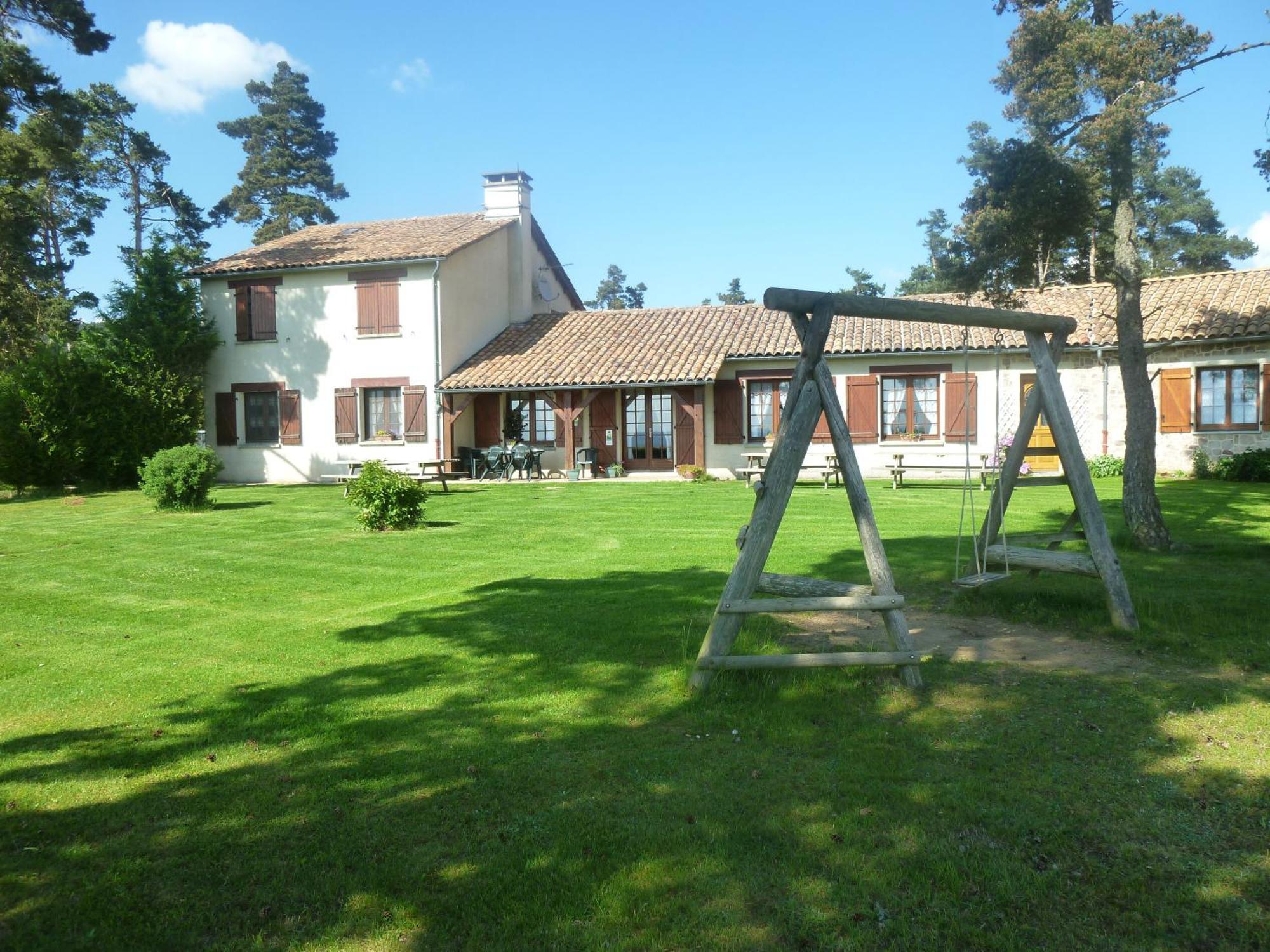Auberge Les Volpilieres Ruynes-en-Margeride Bagian luar foto