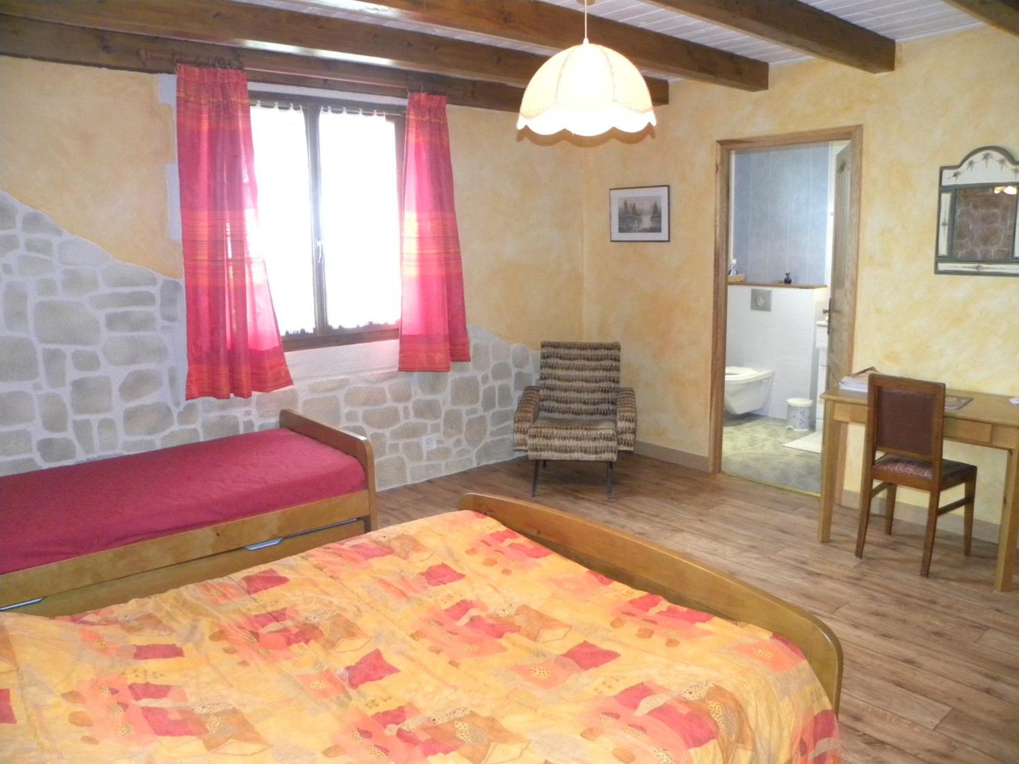 Auberge Les Volpilieres Ruynes-en-Margeride Bagian luar foto